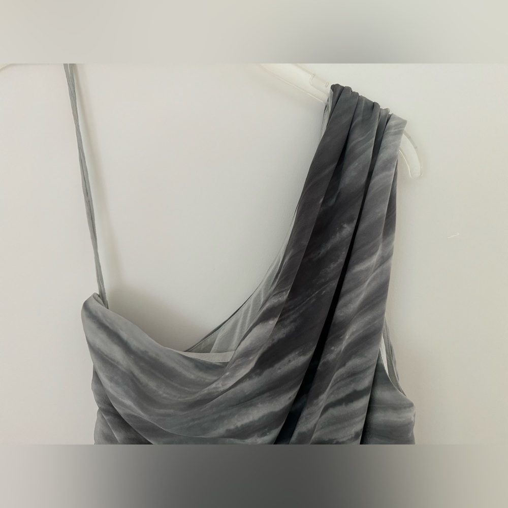 SALE $242 NWT Alice Olivia One Shoulder Blouse Top Grey Sz S 95% Silk - Picture 5 of 6